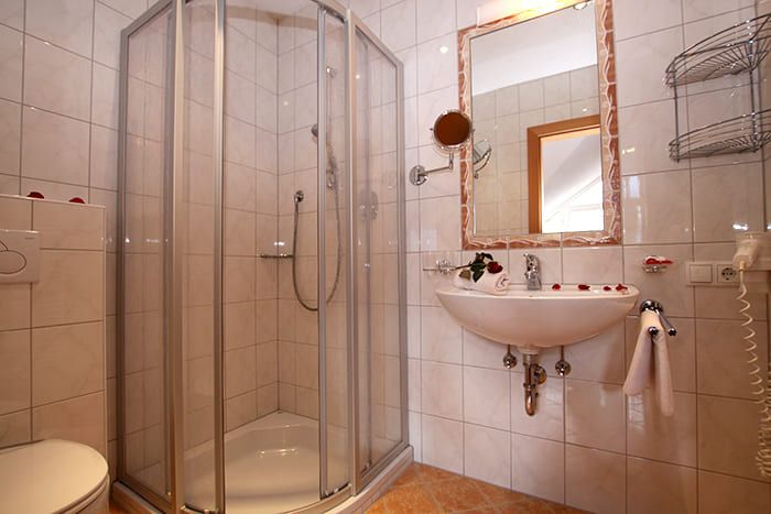 Apartment with bathroom in the Apart Pizzeria Rustica in Feichten, Tyrol